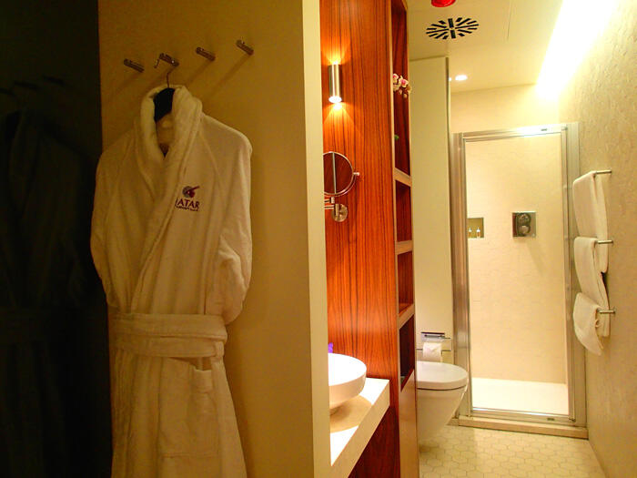 aa-qatar-airways-business-class-lounge-18