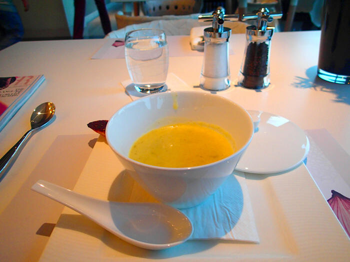 aa-qatar-airways-business-class-lounge-21