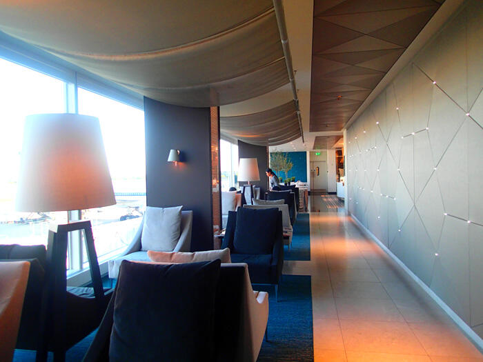 aa-qatar-airways-business-class-lounge-5