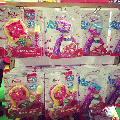 aa-hamleys-one-utama-2