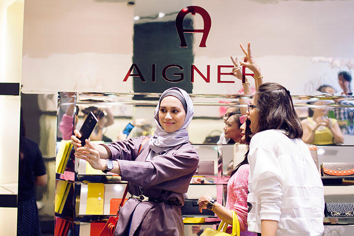 14-KINKYBLUEFAIRY-AIGNER-SS14-PAVILION